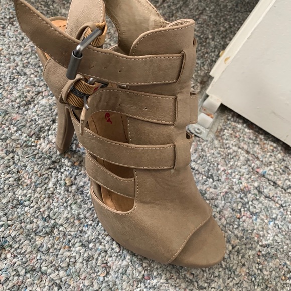 Sandals - Picture 2 of 2